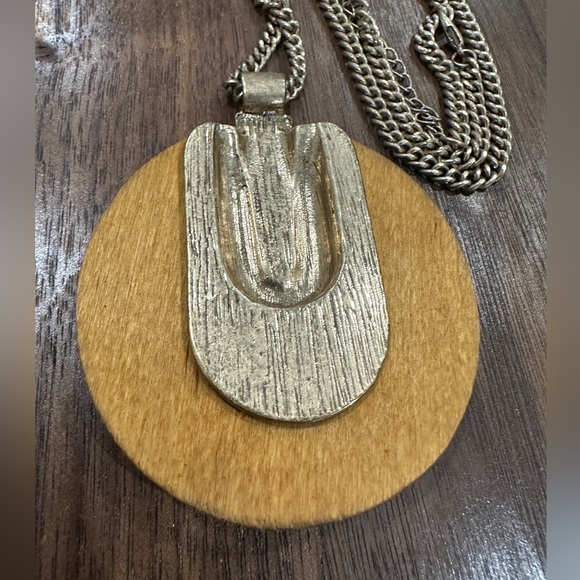 Vintage Wood and gold plated pendent. - Picture 4 of 6